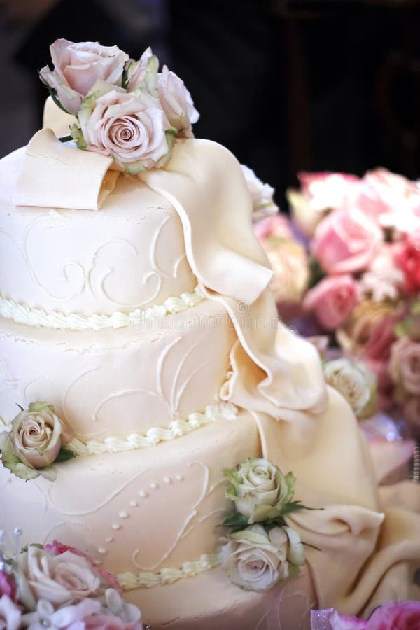 Wedding cake with thick creamy frosting and dried roses as decorations. This image has a shallow depth of field. Beautiful dried field flowers stock images, royalty-free photos and pictures