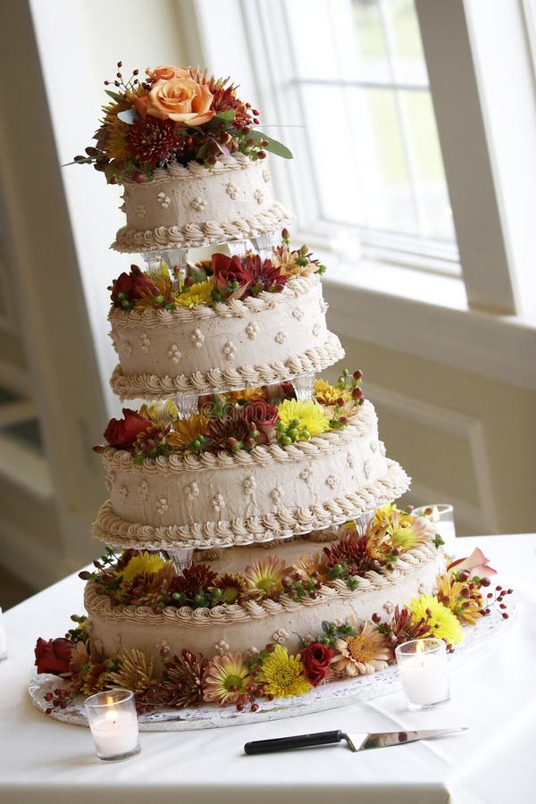 Una torta per un matrimonio, si prega di vedere il mio portfolio per molti più meravigliose e gustose torte.