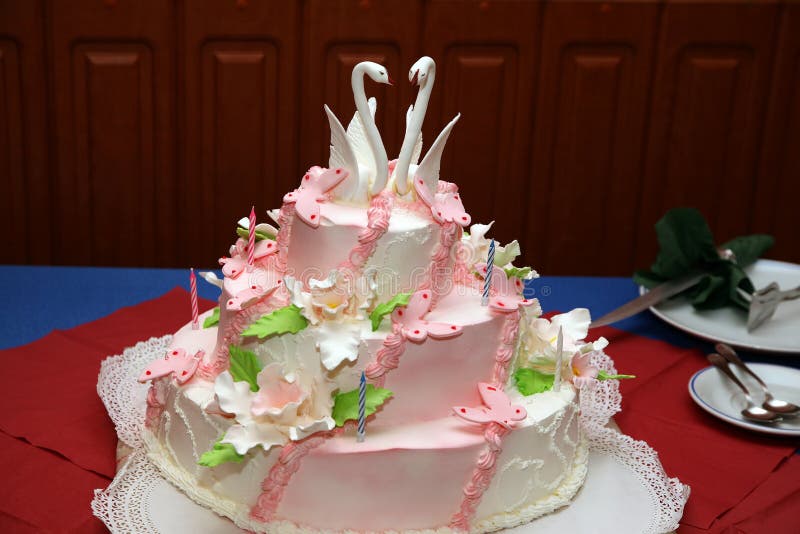 Wedding cake with decorative swans closeup royalty free stock images Wedding cake with decorative swans closeup royalty free stock images