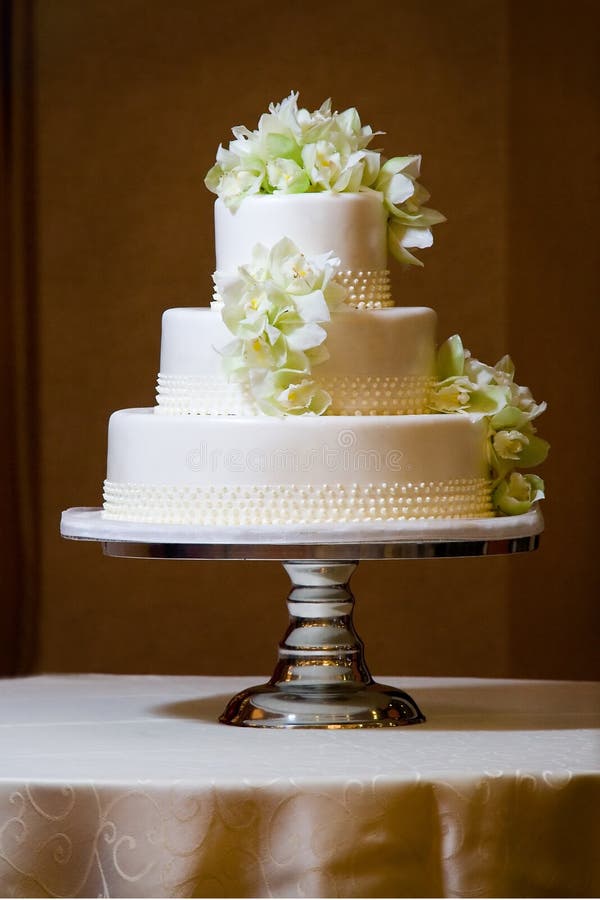 Blanco pastel de boda blanco a verde.