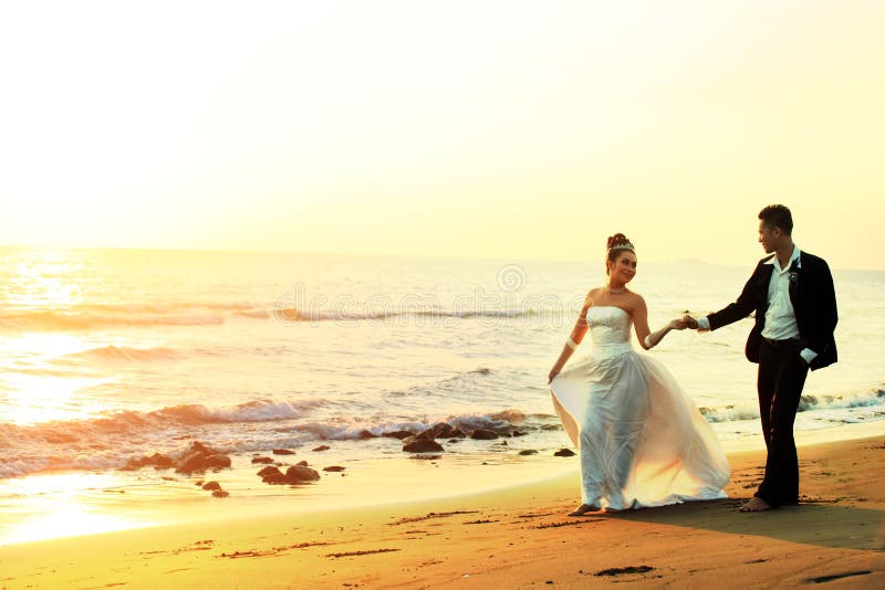 Wedding couple at beach