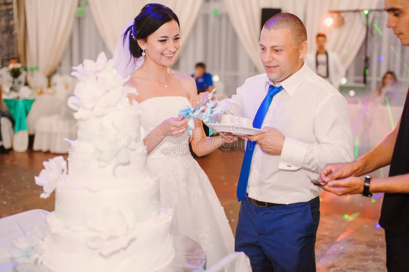 Wedding couple eating cake stock image. Image of cheerful 53305527