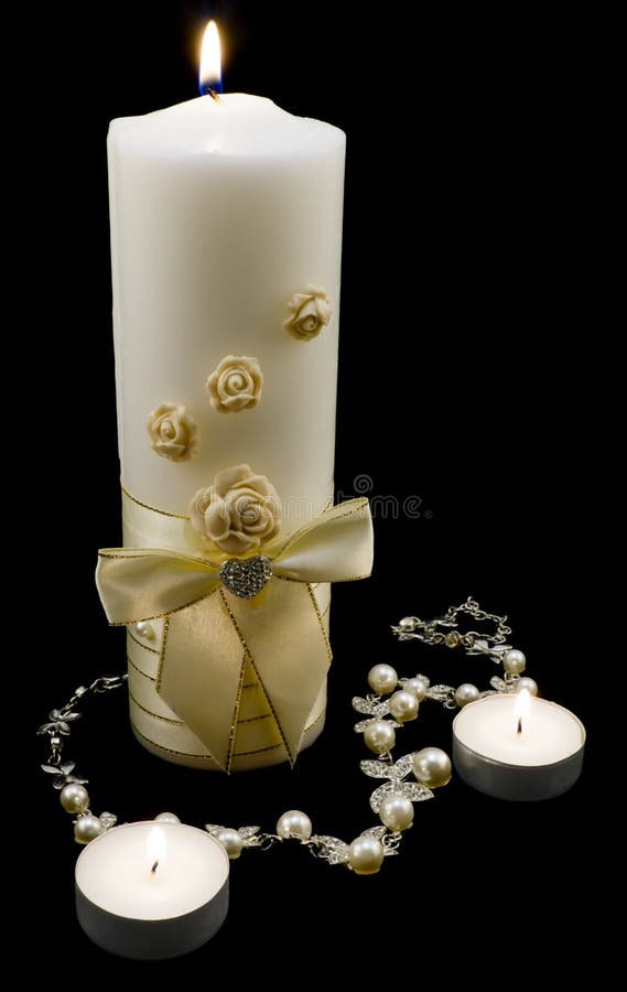 Wedding Decoration: Silver Necklace with Pearls and Gold Candles ...