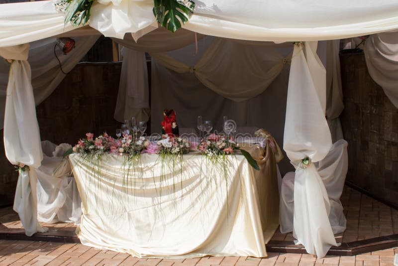 Wedding dinner decorated with flowers and a silk bow.