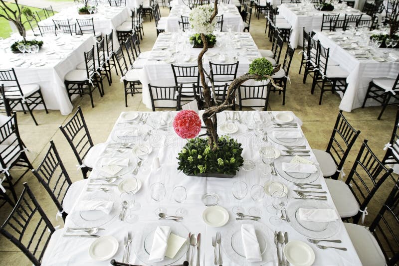 Wedding guest dinner table set. Wedding guest dinner table set