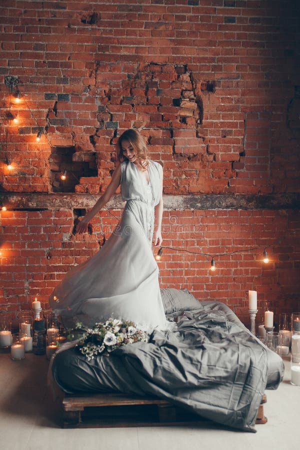 https://thumbs.dreamstime.com/b/wedding-european-style-wedding-european-style-beautiful-bride-groom-studio-101195075.jpg