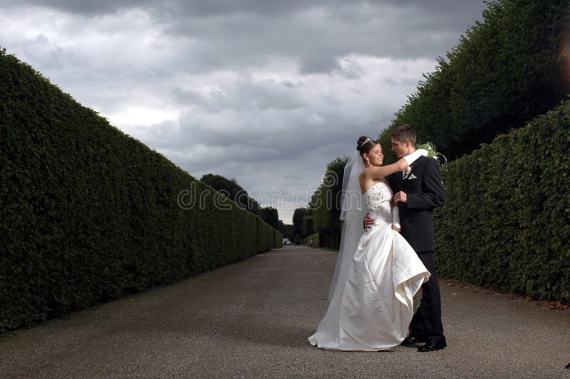 wedding marred in the dramatic inviroment