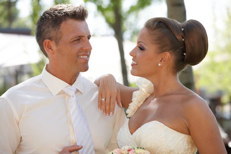 Wedding portrait of attractive happy couple stock photography Wedding portrait of attractive happy couple stock photography