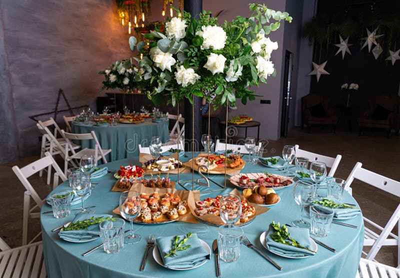 Wedding reception table with different food and drinks. A festive banquet setting featuring a variety of food and drinks, fresh flowers, and decorations for stock image Wedding reception table with different food and drinks. A festive banquet setting featuring a variety of food and drinks, fresh flowers, and decorations for stock image