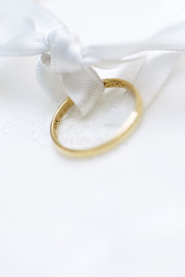 Wedding Ring Arrangement stock photo. Image of basket 7862622