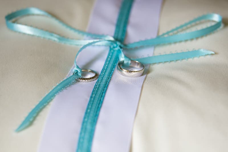 Wedding Rings on Ring Holder Stock Image Image of couple, gold 4031391