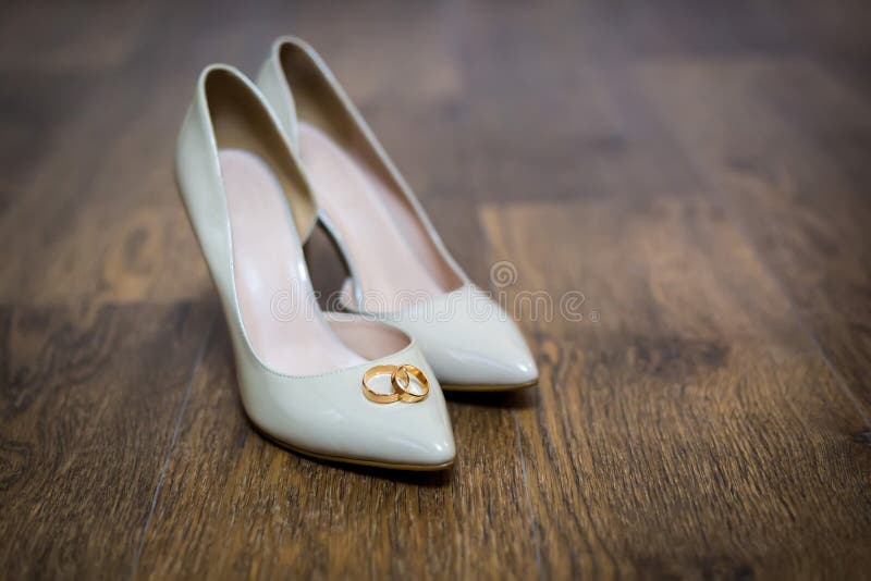 Wedding rings on the bride`s shoes. Wedding. Decor. Bride`s shoes. Wedding bride`s shoes and rings. Wedding white shoes stock photography Wedding rings on the bride`s shoes. Wedding. Decor. Bride`s shoes. Wedding bride`s shoes and rings. Wedding white shoes stock photography