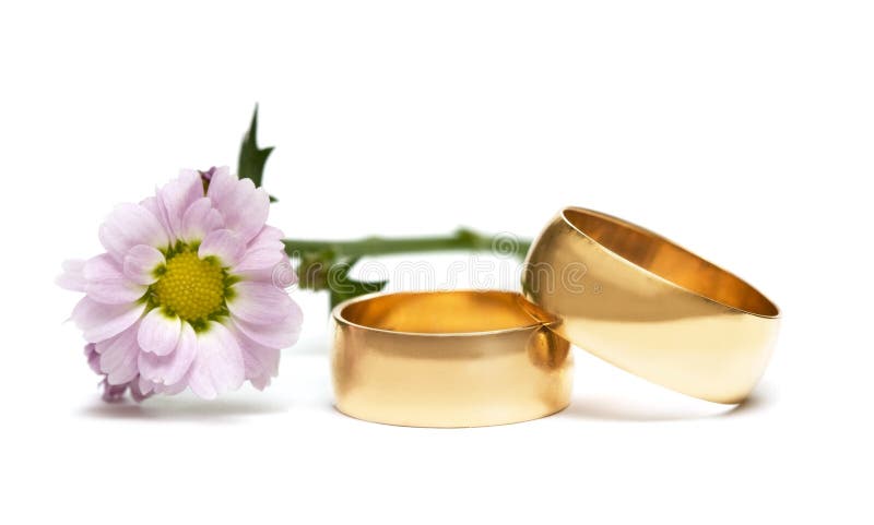 Wedding rings with flower