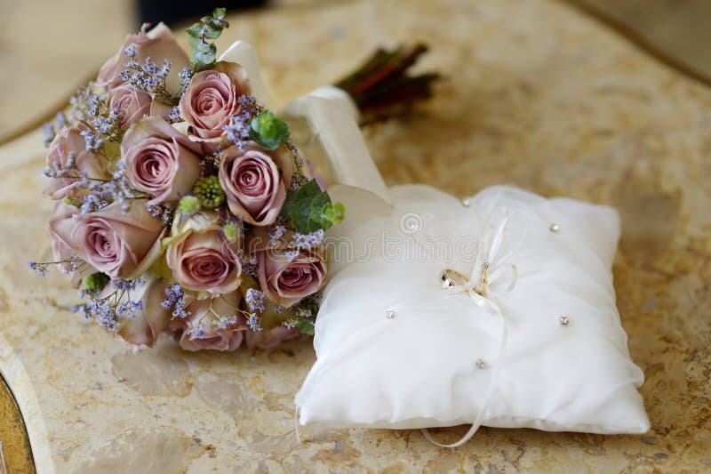 Wedding rings on a pillow stock image. Image of design 30218137