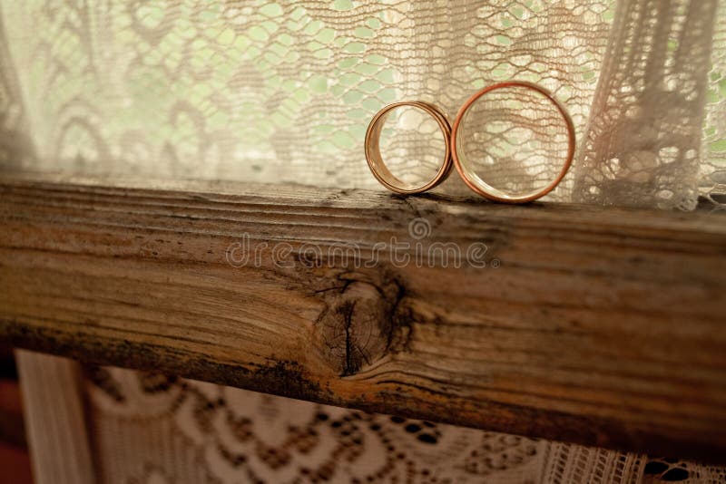 929 Wedding Rings Old Wood Background Photos Free & RoyaltyFree