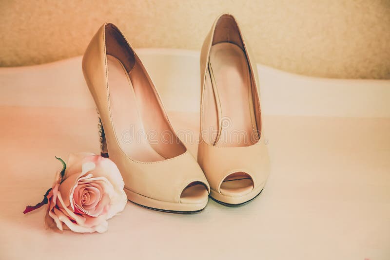 Wedding shoes beige high-heeled stand on the dresser royalty free stock photos Wedding shoes beige high-heeled stand on the dresser royalty free stock photos