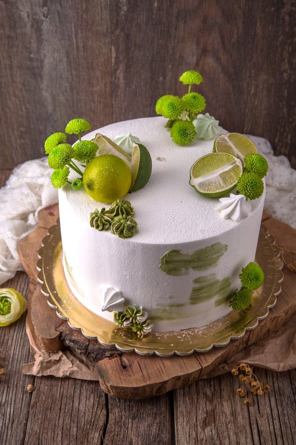 Chocolate Cake Glaze Buttercream Flowers Photos Free Royalty Free Stock Photos From Dreamstime