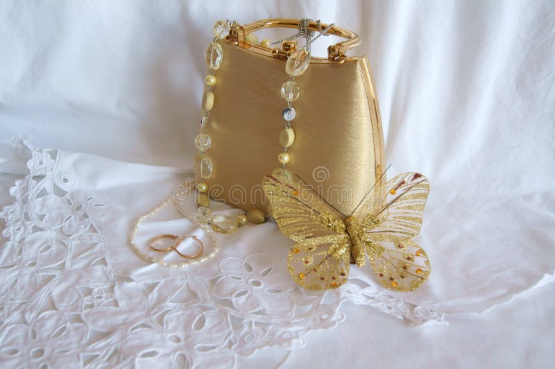 Classy handbag tray#wedding decor by wedding trousseau packing/Aana  beautification GRESHA DOSHI | Trousseau packing, Wedding gift boxes,  Wedding essentials