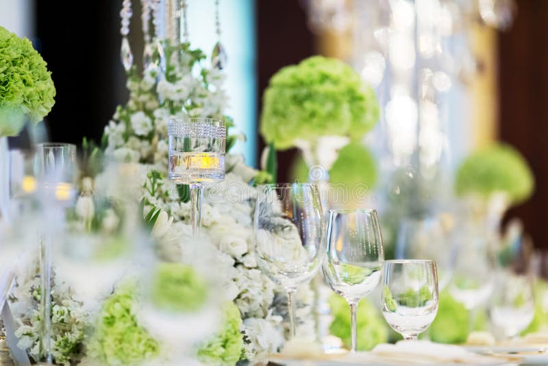 Matrimonio set da tavola per il pranzo.