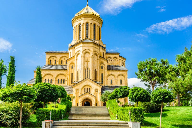 Weergeven op de Heilige Drievuldigheidskathedraal van Tbilisi in Georgië royalty-vrije stock afbeelding Weergeven op de Heilige Drievuldigheidskathedraal van Tbilisi in Georgië royalty-vrije stock afbeelding