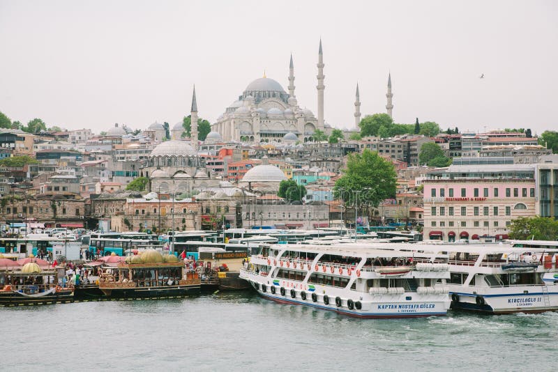 Weergeven van de Aziatische kant van Istanboel Turkije stock afbeelding Weergeven van de Aziatische kant van Istanboel Turkije stock afbeelding