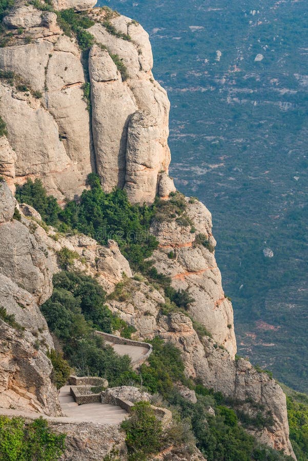 Weergeven van de berg van Montserrat in Monistrol DE Montserrat, Catalonië, Spanje verticaal stock afbeeldingen Weergeven van de berg van Montserrat in Monistrol DE Montserrat, Catalonië, Spanje verticaal stock afbeeldingen