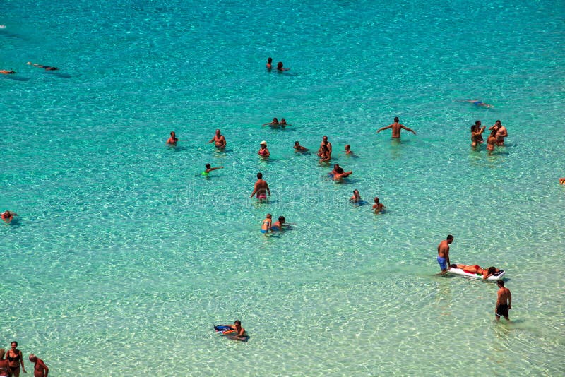 Weergeven van de beroemdste overzeese plaats van Lampedusa, Spiaggia-deiconigli royalty-vrije stock foto Weergeven van de beroemdste overzeese plaats van Lampedusa, Spiaggia-deiconigli royalty-vrije stock foto