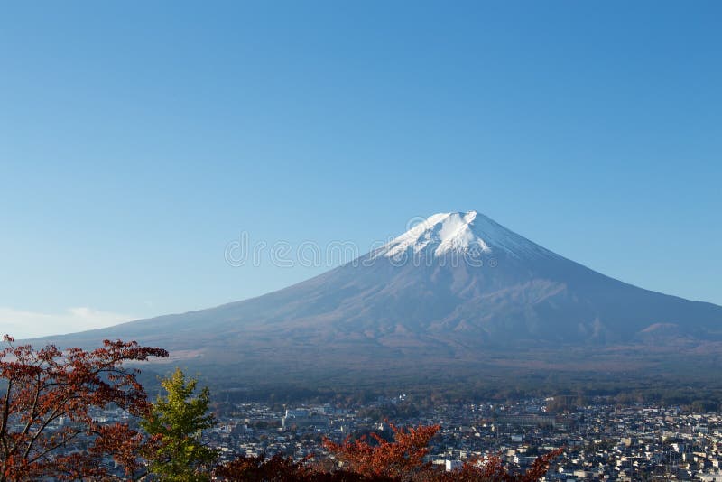 Weergeven van de herfstbladeren en MT fuji royalty-vrije stock afbeelding Weergeven van de herfstbladeren en MT fuji royalty-vrije stock afbeelding