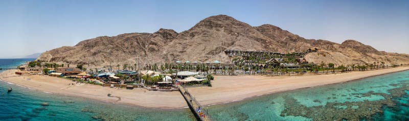 Weergeven van de toren van onderwaterwaarnemingscentrum dichtbij Eilat in Israël royalty-vrije stock afbeelding Weergeven van de toren van onderwaterwaarnemingscentrum dichtbij Eilat in Israël royalty-vrije stock afbeelding