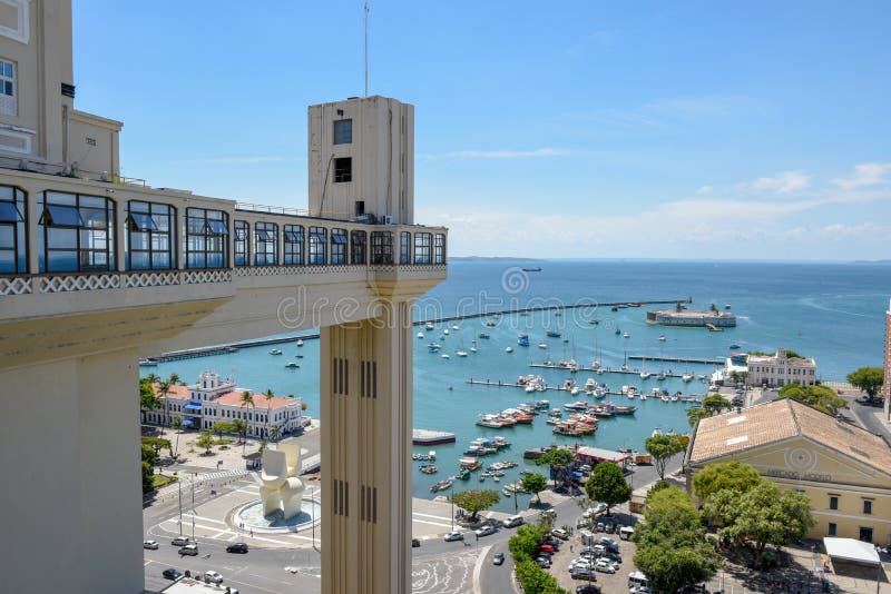 Weergeven van Lacerda-Lift en Alle Heiligen Bay Baia DE Todos os Santos in Salvador Bahia, Brazili? royalty-vrije stock foto Weergeven van Lacerda-Lift en Alle Heiligen Bay Baia DE Todos os Santos in Salvador Bahia, Brazili? royalty-vrije stock foto
