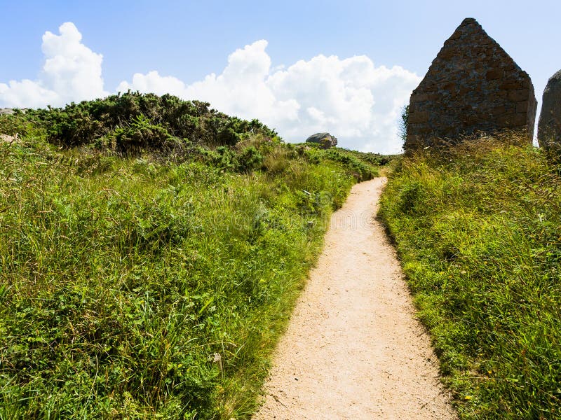 Weg im Naturpark von Ploumanac'h-Standort lizenzfreies stockfoto Weg im Naturpark von Ploumanac'h-Standort lizenzfreies stockfoto