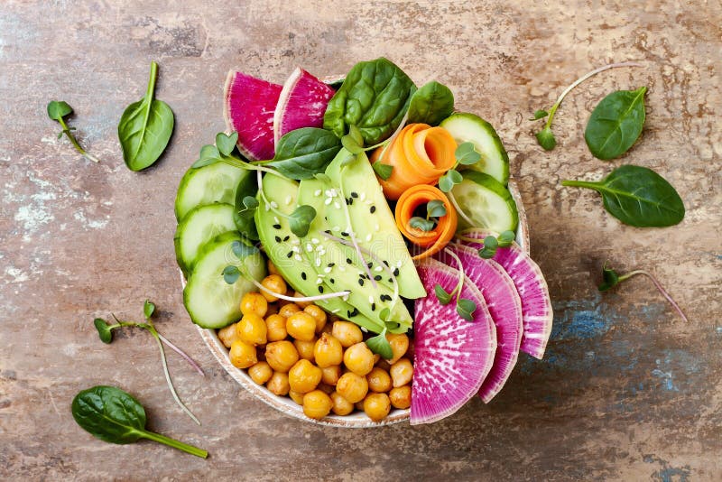 Weganin, detox Buddha pucharu przepis z avocado, marchewki, szpinak, chickpeas i rzodkwie, Odgórny widok, mieszkanie nieatutowy, obrazy stock Weganin, detox Buddha pucharu przepis z avocado, marchewki, szpinak, chickpeas i rzodkwie, Odgórny widok, mieszkanie nieatutowy, obrazy stock