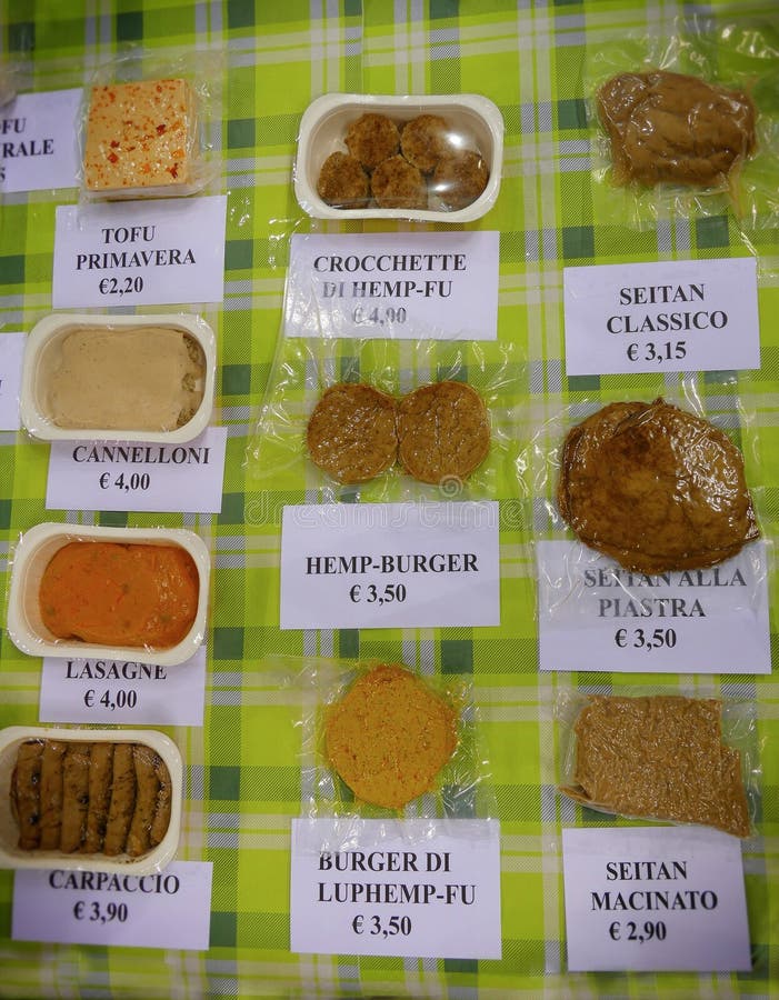 Weganinów produktów jarmark dokąd rolnicy i firmy pokazują ich produkty konsumenta Seitan sobstitute mięso obrazy royalty free Weganinów produktów jarmark dokąd rolnicy i firmy pokazują ich produkty konsumenta Seitan sobstitute mięso obrazy royalty free