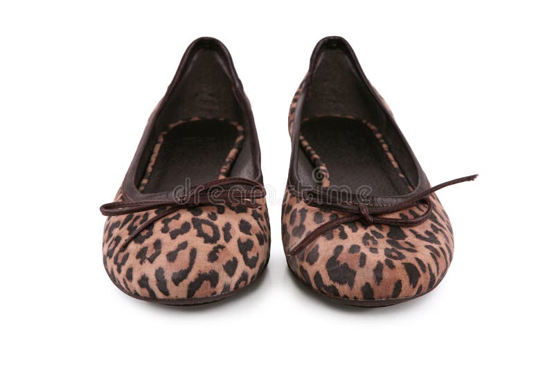 Weibliche flache Schuhe mit Leopardmuster lizenzfreie stockbilder