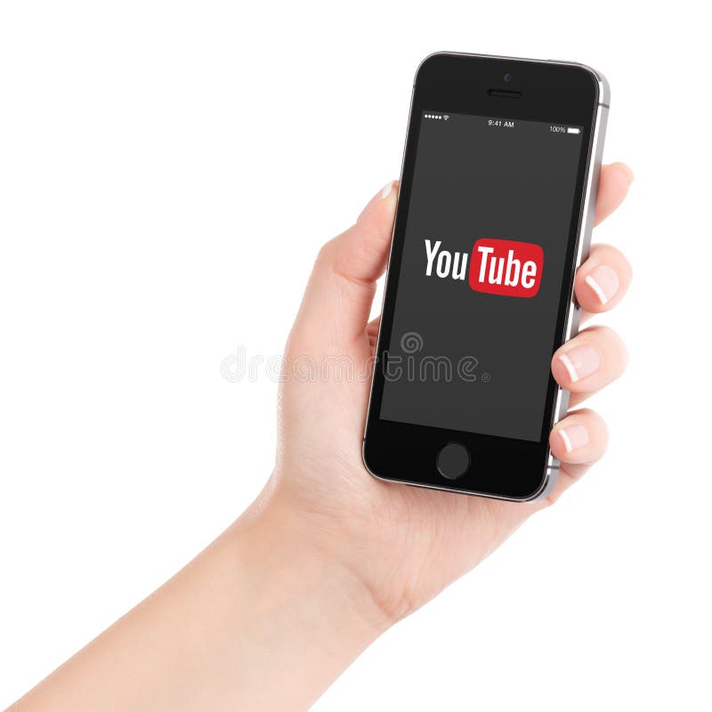 Weibliche Hand, die schwarzes Apple-iPhone 5s mit YouTube-APP-Logo hält stockfotos Weibliche Hand, die schwarzes Apple-iPhone 5s mit YouTube-APP-Logo hält stockfotos