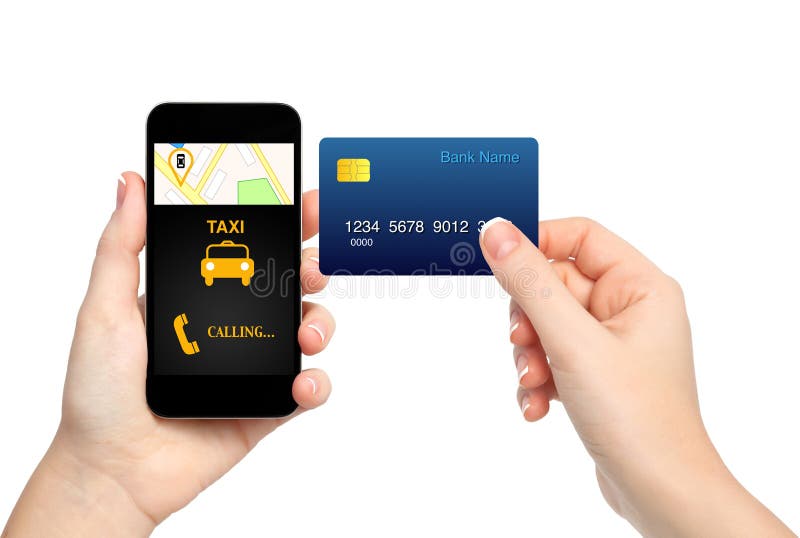 Weibliche Hände, die Telefon mit Schnittstellentaxi und Kreditkarte O halten