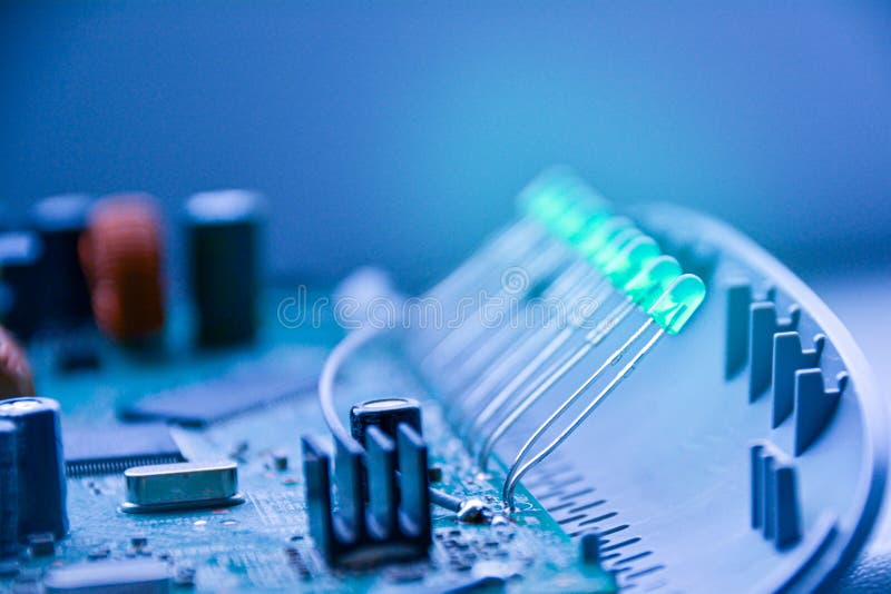 Weicher Fokus Radiokomponenten auf einer Leiterplatte Gro?e Details Funktechnikhintergrund stockfoto Weicher Fokus Radiokomponenten auf einer Leiterplatte Gro?e Details Funktechnikhintergrund stockfoto