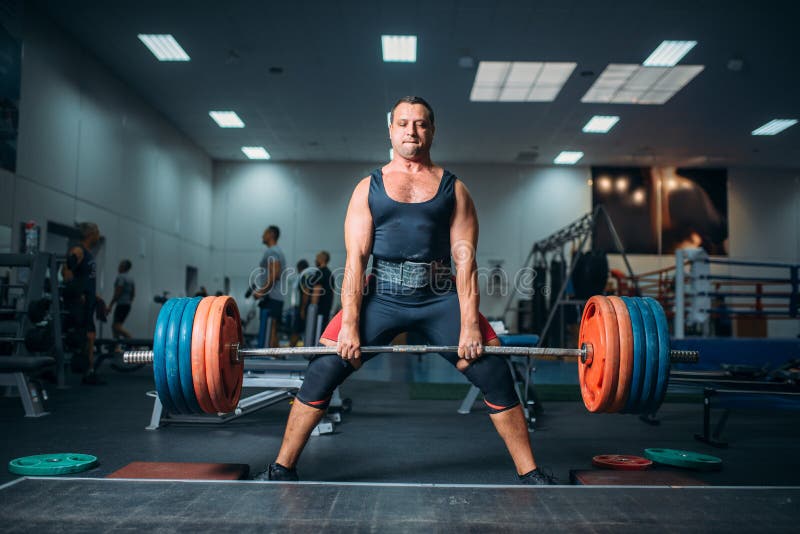 Weightlifter die oefening met barbell doen, deadlift royalty-vrije stock fotografie Weightlifter die oefening met barbell doen, deadlift royalty-vrije stock fotografie
