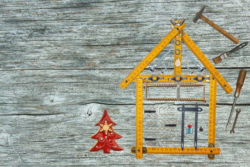 Weihnachten in einem eben gebauten Haus Geschenk auf Weihnachtsabend Hypothek, zum eines Hauses zu bauen Der Bau des Gebäudes stockfotografie Weihnachten in einem eben gebauten Haus Geschenk auf Weihnachtsabend Hypothek, zum eines Hauses zu bauen Der Bau des Gebäudes stockfotografie