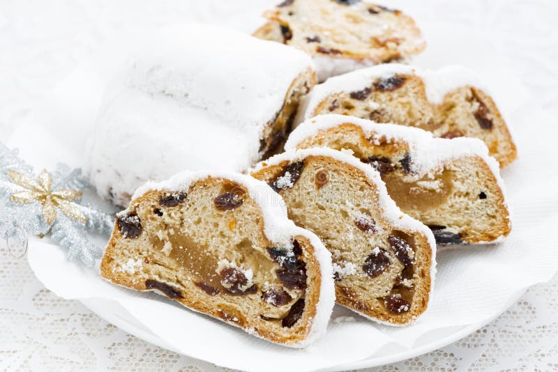 Weihnachten Stollen Mit Marzipan Auf Einer Platte Stockbild - Bild von ...