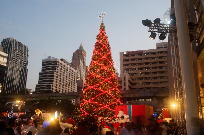 Weihnachtsbaum an Centralworld-Einkaufszentrum in Bangkok, Thailand stockbilder Weihnachtsbaum an Centralworld-Einkaufszentrum in Bangkok, Thailand stockbilder