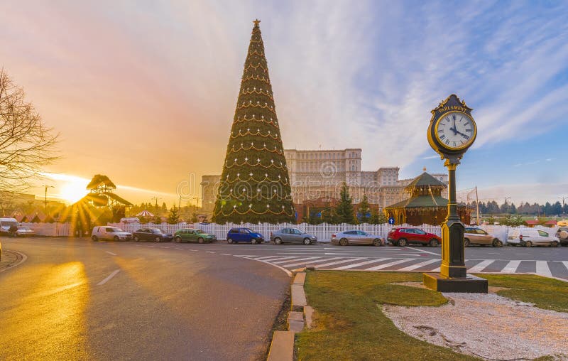 Weihnachtsbaum vor Parlamentsgebäudehaus, Bukarest, Rumänien