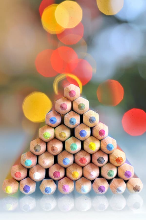 Weihnachtsbaumbleistifte und -lichter stockfotos Weihnachtsbaumbleistifte und -lichter stockfotos