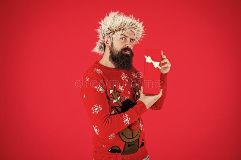 Weihnachtsgeschenk. Wintereinkauf. Neues Jahr und Weihnachten. Weihnachtsfeiertag. Mann im Neujahr. Feiertag lizenzfreies stockbild