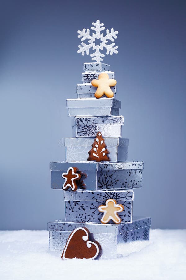 Download Weihnachtsgeschenke Mit Plätzchen Stockfoto - Bild von farbband, für: 26362128