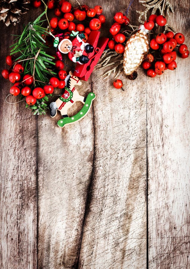 Weihnachtsgrenze mit Kopienraum auf hölzernem altem Hintergrund. Vint lizenzfreie stockfotos Weihnachtsgrenze mit Kopienraum auf hölzernem altem Hintergrund. Vint lizenzfreie stockfotos