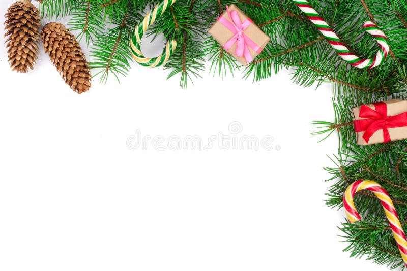 Weihnachtshintergrund verziert auf Weiß mit Kopienraum für Ihren Text Beschneidungspfad eingeschlossen