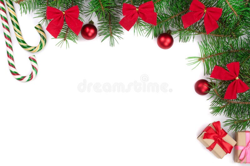 Weihnachtshintergrund verziert lokalisiert auf Weiß mit Kopienraum für Ihren Text Beschneidungspfad eingeschlossen