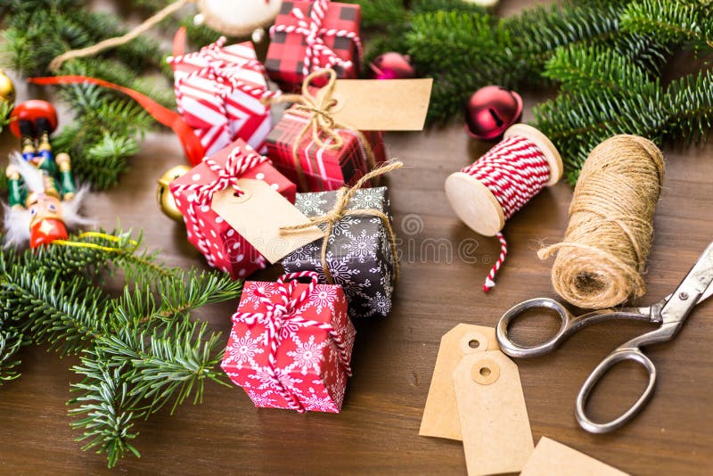 Weihnachtspakete - cadeau de Noël images stock