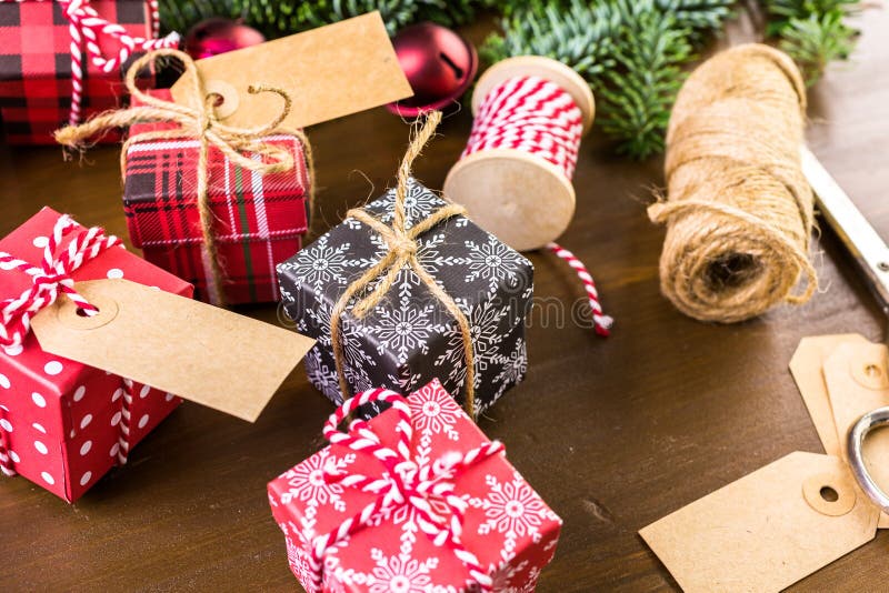 Weihnachtspakete - cadeau de Noël photos stock